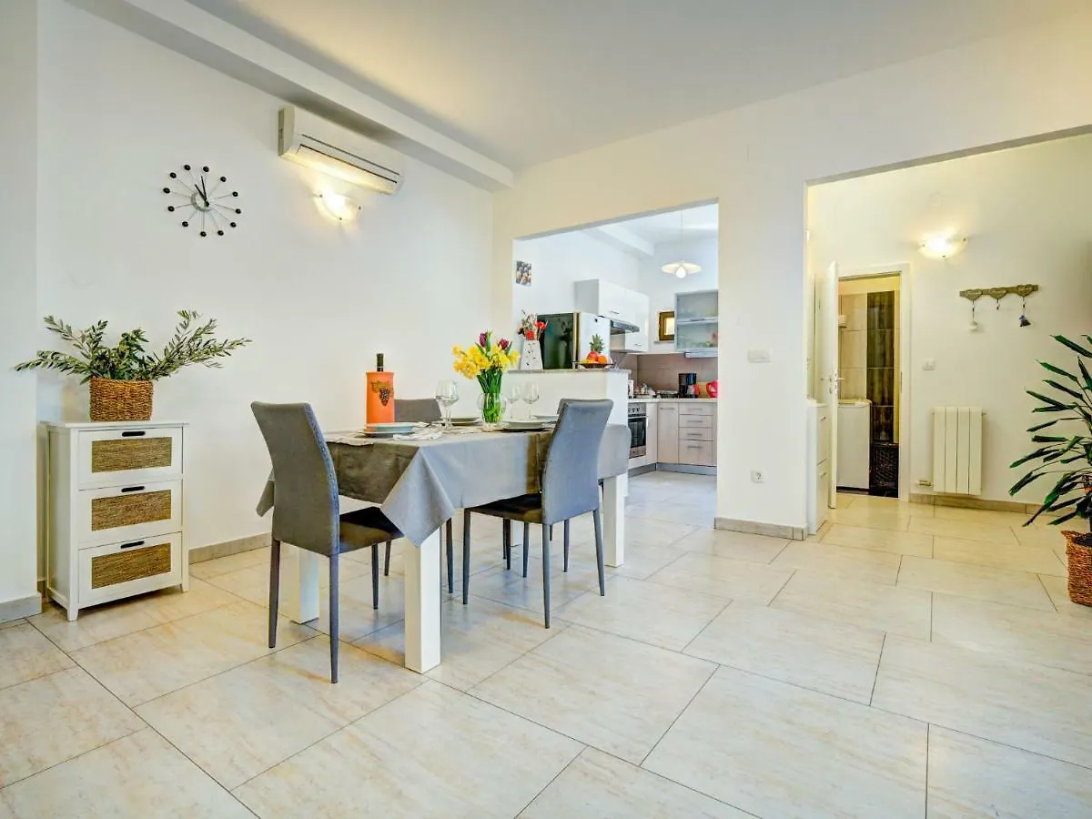 Apartment Nilia 0*, Matulji